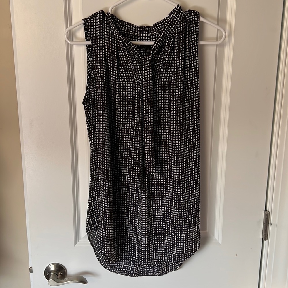 Ann Taylor navy and off white sleeveless tie front top